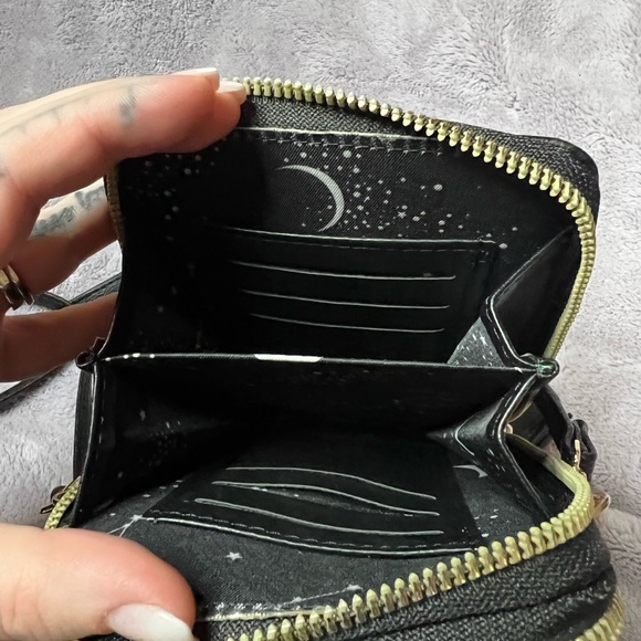 Crossbody - Picture 5 of 5